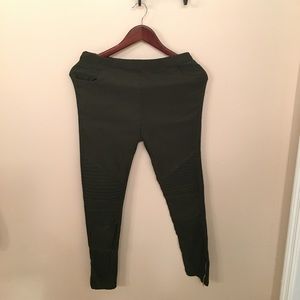NWOT Boutique M Moto leggings- olive green
